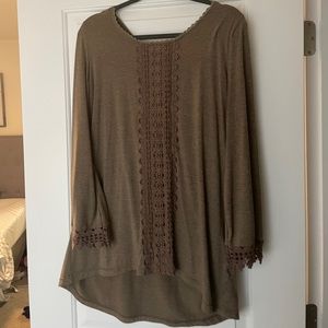 Altar’d State size L tunic